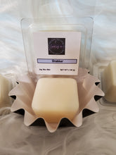 Load image into Gallery viewer, Sample-sized wax melts for you to enjoy. Every flavor will now be offered as a sample size as well as a full clamshell. You will be able to choose from any scent or a maker&#39;s mystery scent. Our wax melts are made of high-quality soy wax, beeswax, and fragrance oils. Order ship within 2 business so you can start enjoying them sooner.
